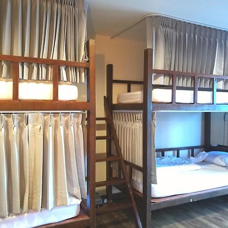 Phobphan Hostel Bangkok Exterior photo