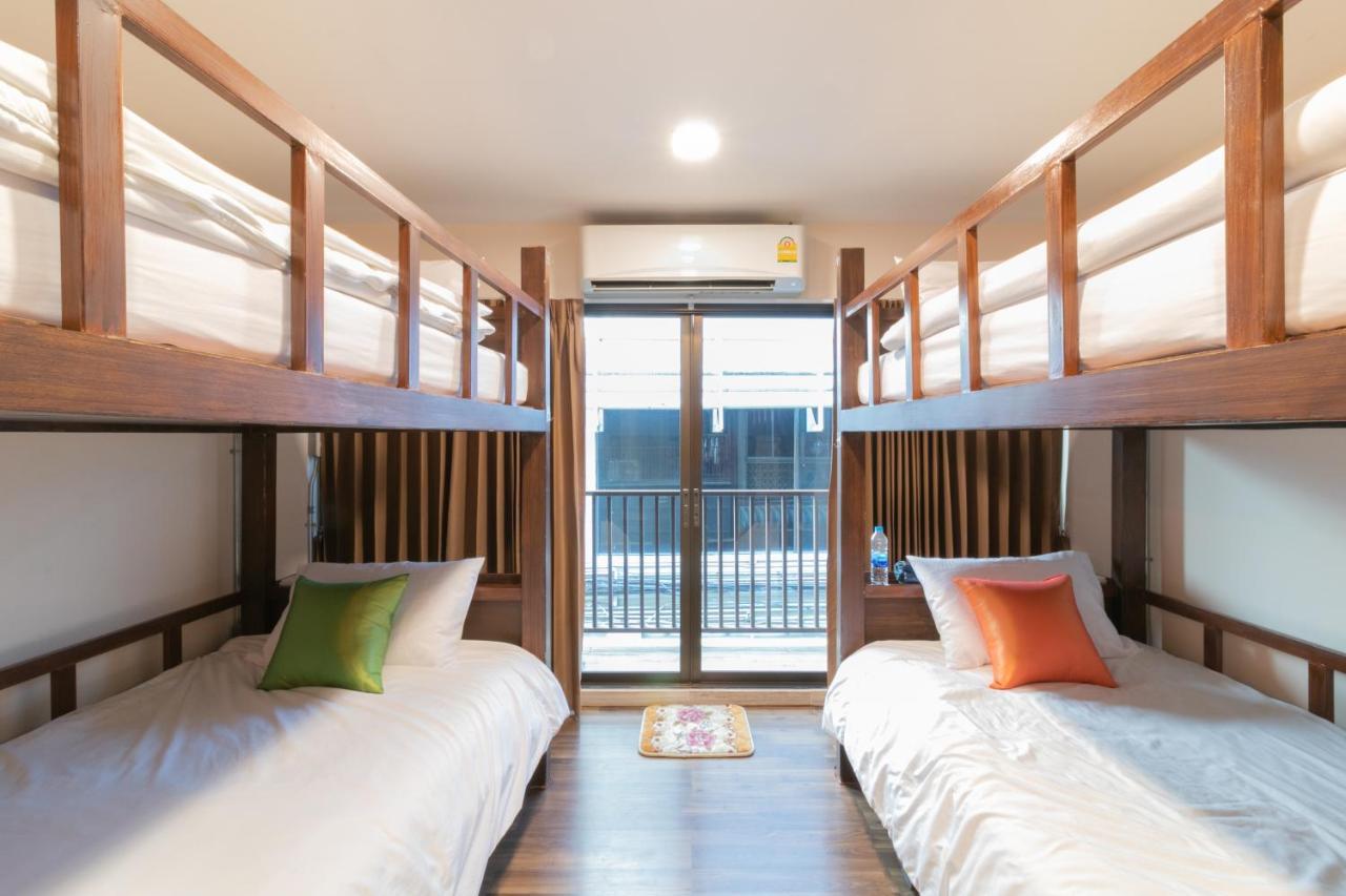 Phobphan Hostel Bangkok Exterior photo