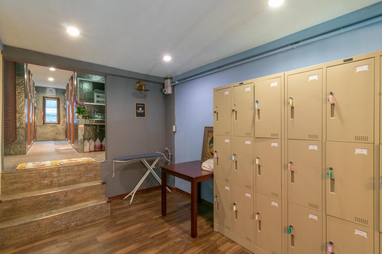 Phobphan Hostel Bangkok Exterior photo