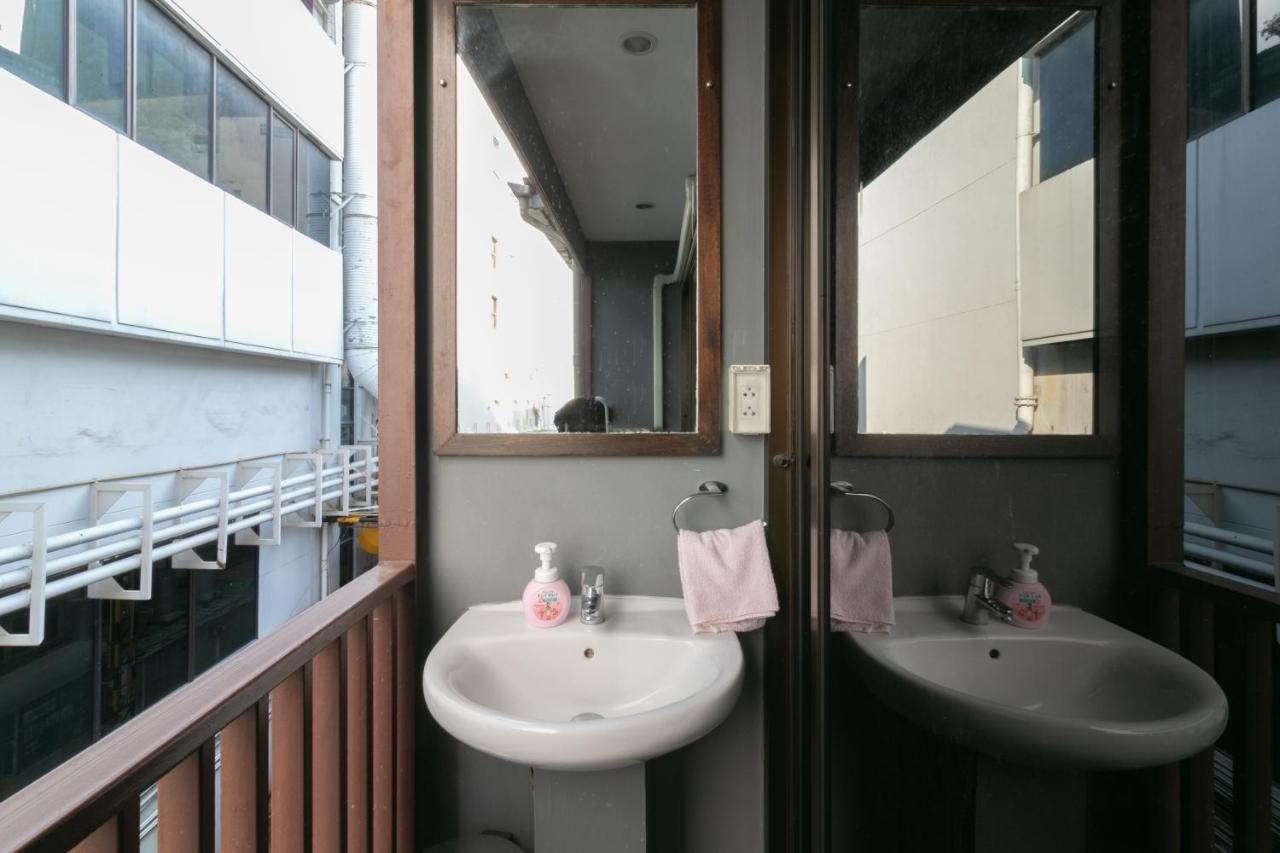 Phobphan Hostel Bangkok Exterior photo